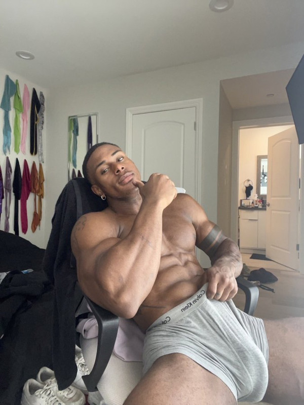 20 SEXY HUGE COCK BLACK TIKTOKER Siah Artis PRETTYSKINBOI ONLYFANS LEAKED