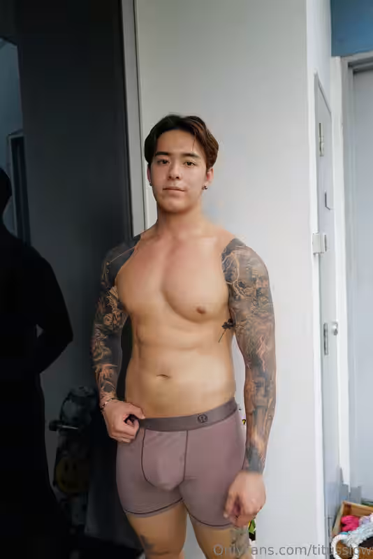 258 Singaporean hottie Titus Low