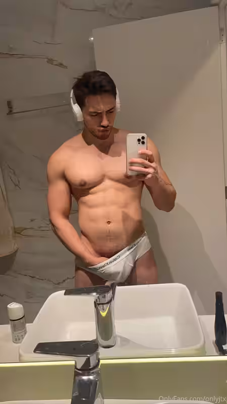104 Brazilian hunk Júlio Iomes julioiomes peterpec onlyfans porn