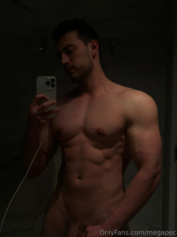 424 Brazilian hunk Júlio Iomes julioiomes peterpec onlyfans porn
