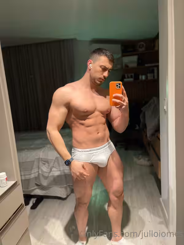 450 Brazilian hunk Júlio Iomes julioiomes peterpec onlyfans porn