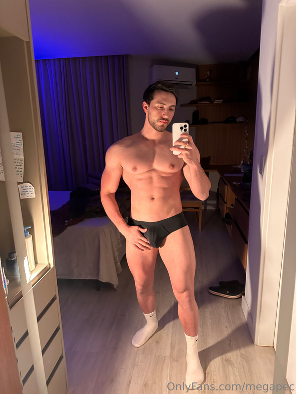 464 Brazilian hunk Júlio Iomes julioiomes peterpec onlyfans porn
