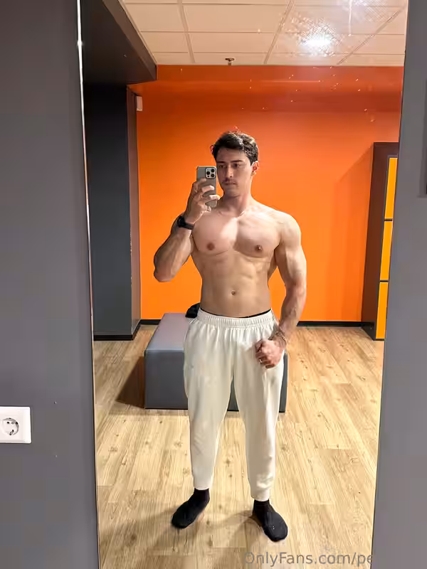 489 Brazilian hunk Júlio Iomes julioiomes peterpec onlyfans porn