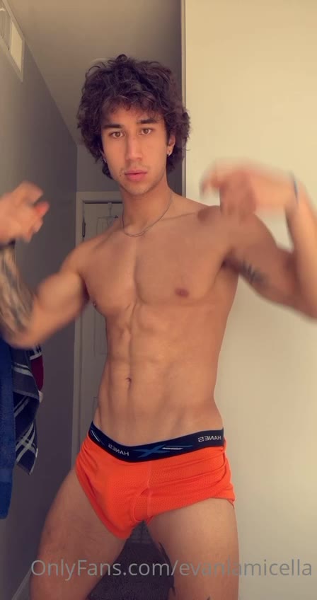 bodybuilder WORSHIPING abs Evan Lamicella erome