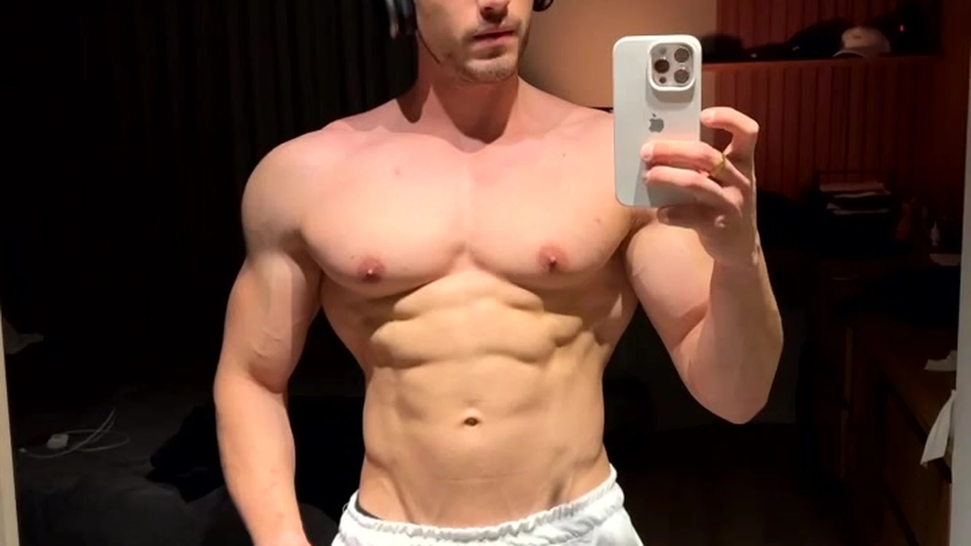 Confident brazilian Júlio Iomes masturbating
