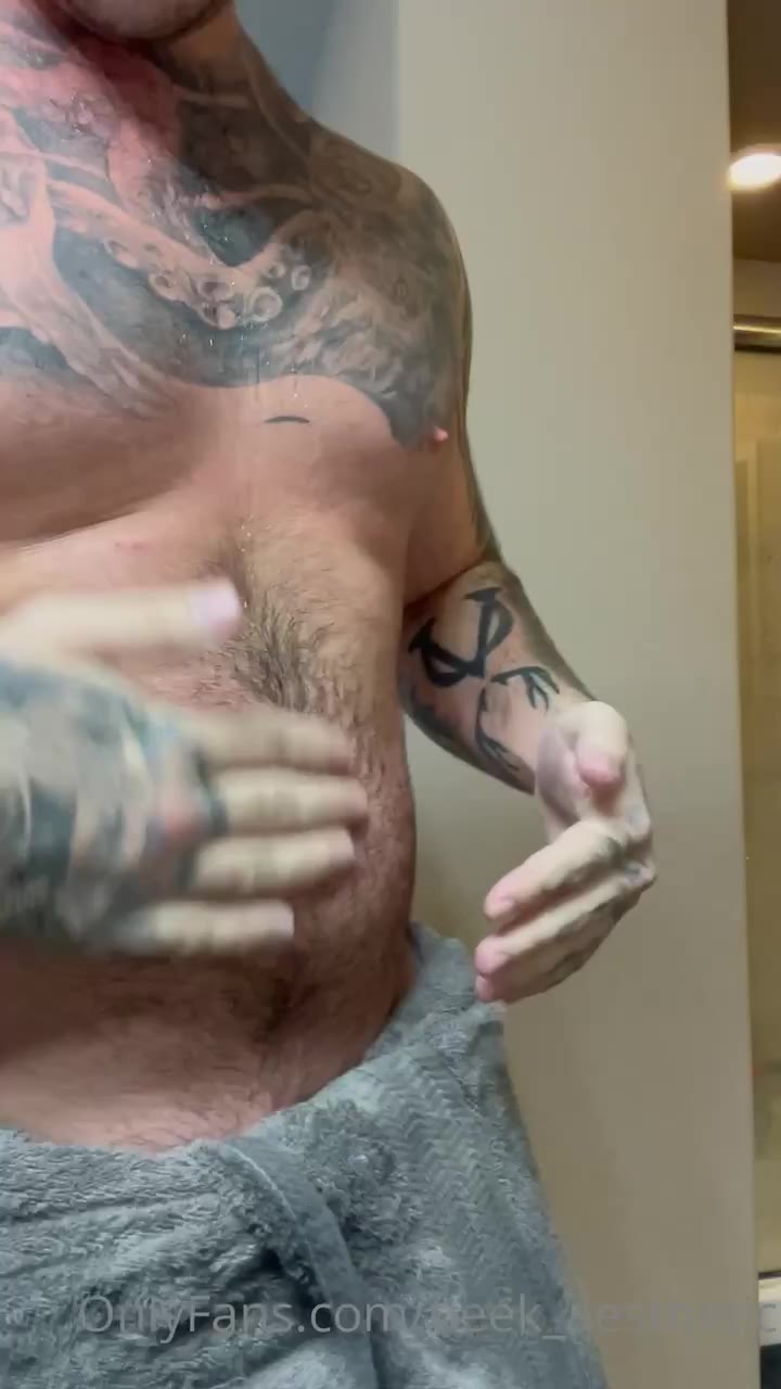 Dazzling  Bodybuilder Derek Martin   EXPOSED