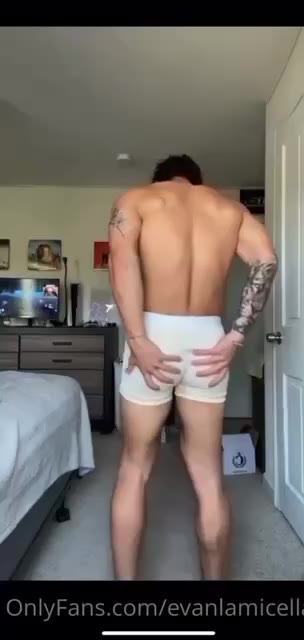 Dazzling  WORSHIPING pecs evanlamicella pic porn