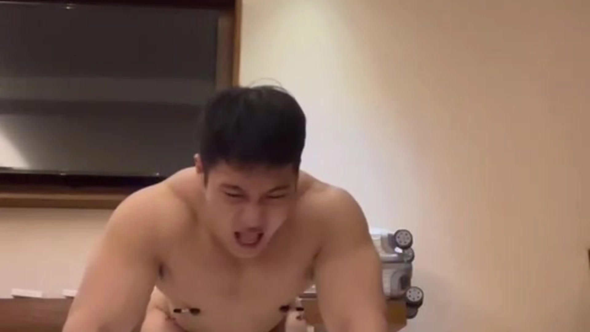 Epic 韩郅鹏健身视频 韩郅鹏 Leaked porn