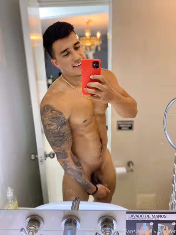 Exposed ripped musculoso alvingarret anal