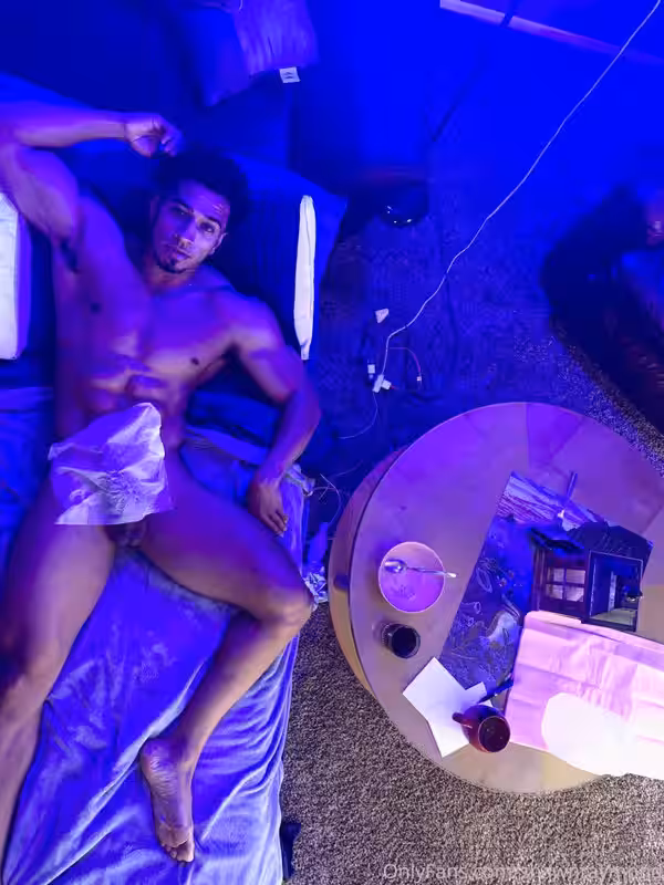 gorgeous jerking off fitness coach shawnraymond onlyfans leaked pics