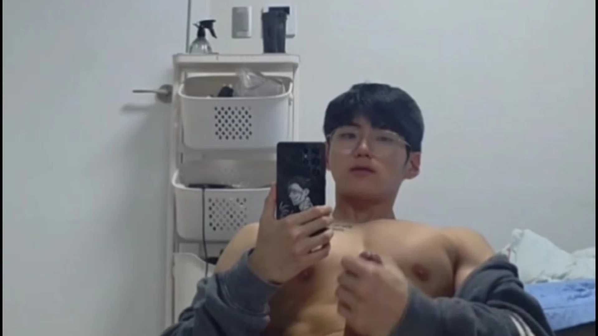Korean hunk nerd  이 상현 qkrgktkxks with cute glasses cums in sexy grey shorts