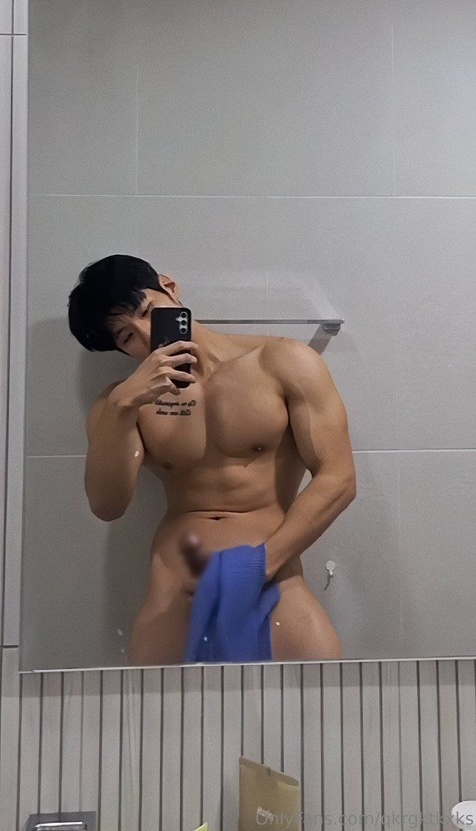 Sexy Korean Hunk 이 상현 qkrgktkxks cums alot