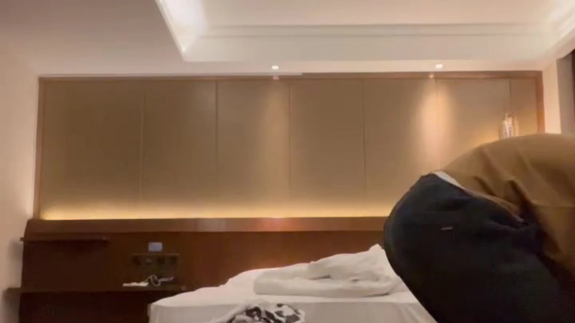 Sincere hunk ้ฉ้
้น reddit