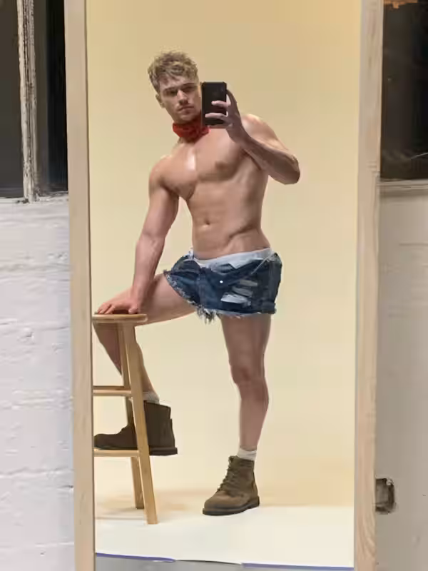 Captivating  Owen Devalk Owen Robert   Exposed