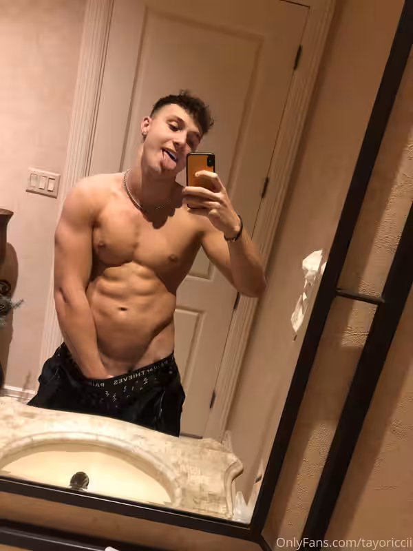 Epic Babe instagram star Tayo Ricci pic leaks