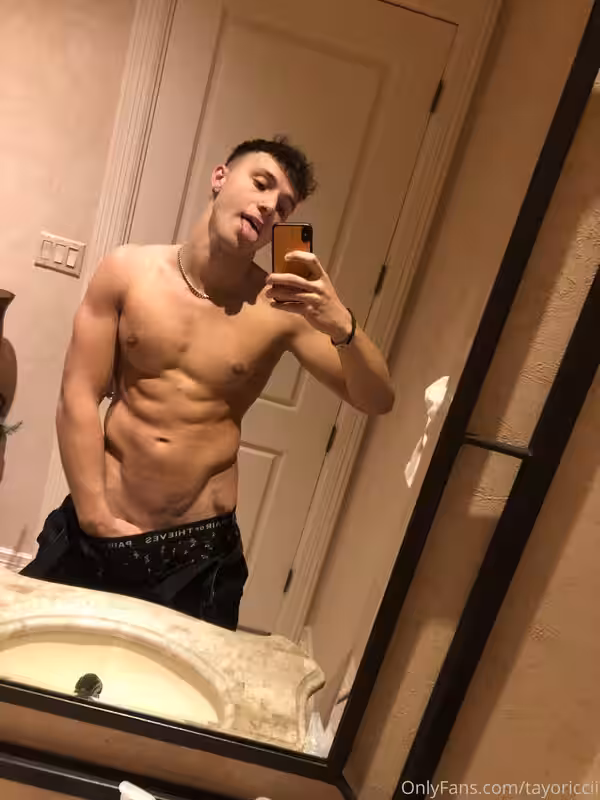 Sensational Authentic tiktok star Tayo Ricci pic leaks Clip