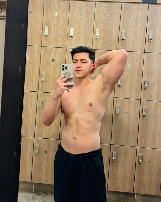 39 Pinoy filipino hunk leaked
12