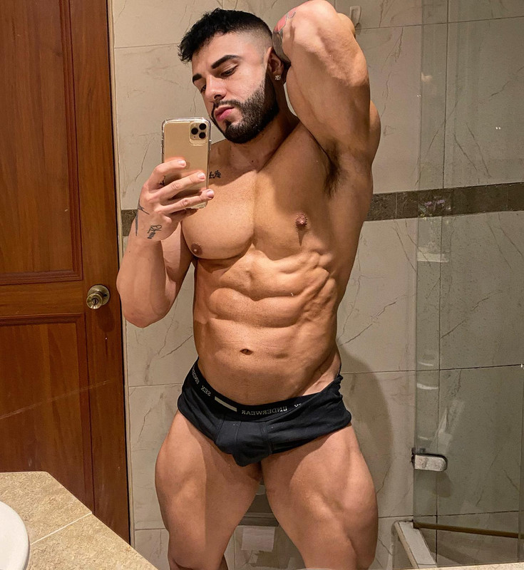 connor_h1  hunk on chaturbate
0