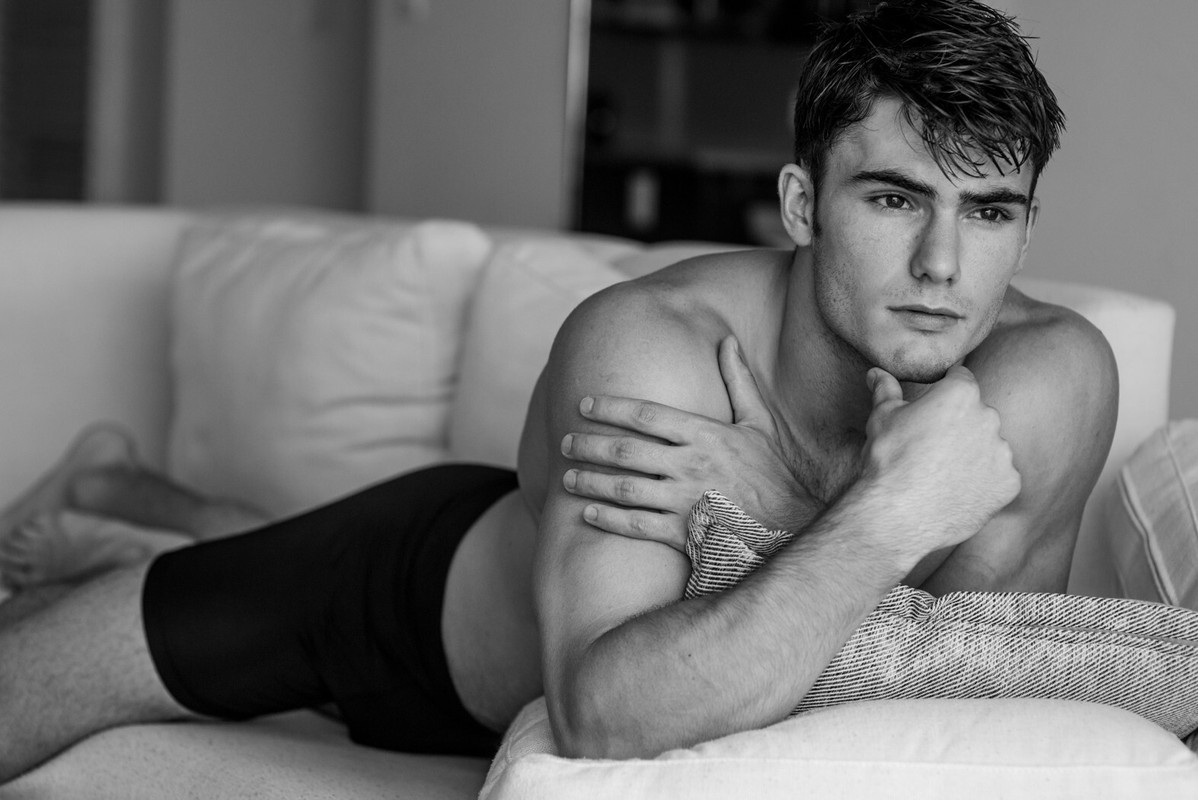 fitness model Levi Conely nsfw
0