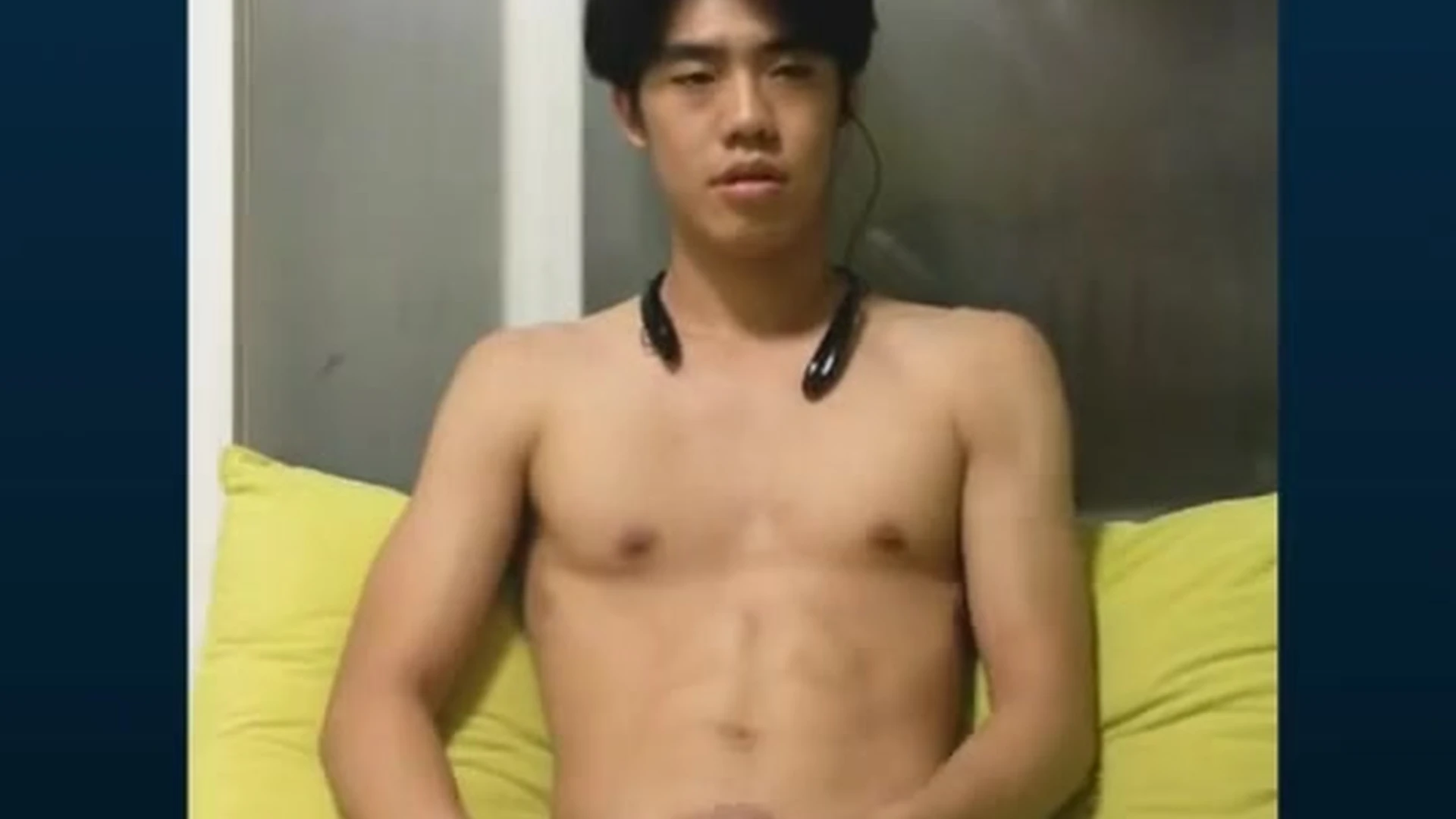 Handsome korean cums on cam
0