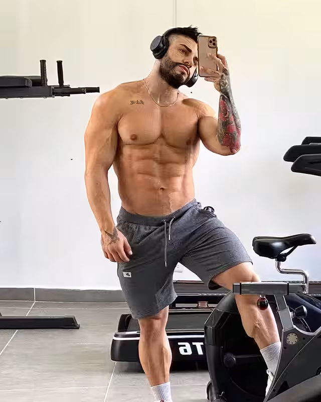 sexy dude connor_h1
0