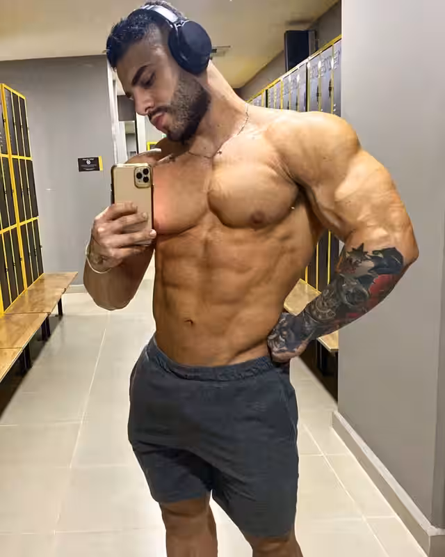 sexy webcam hunk connor_h1
0