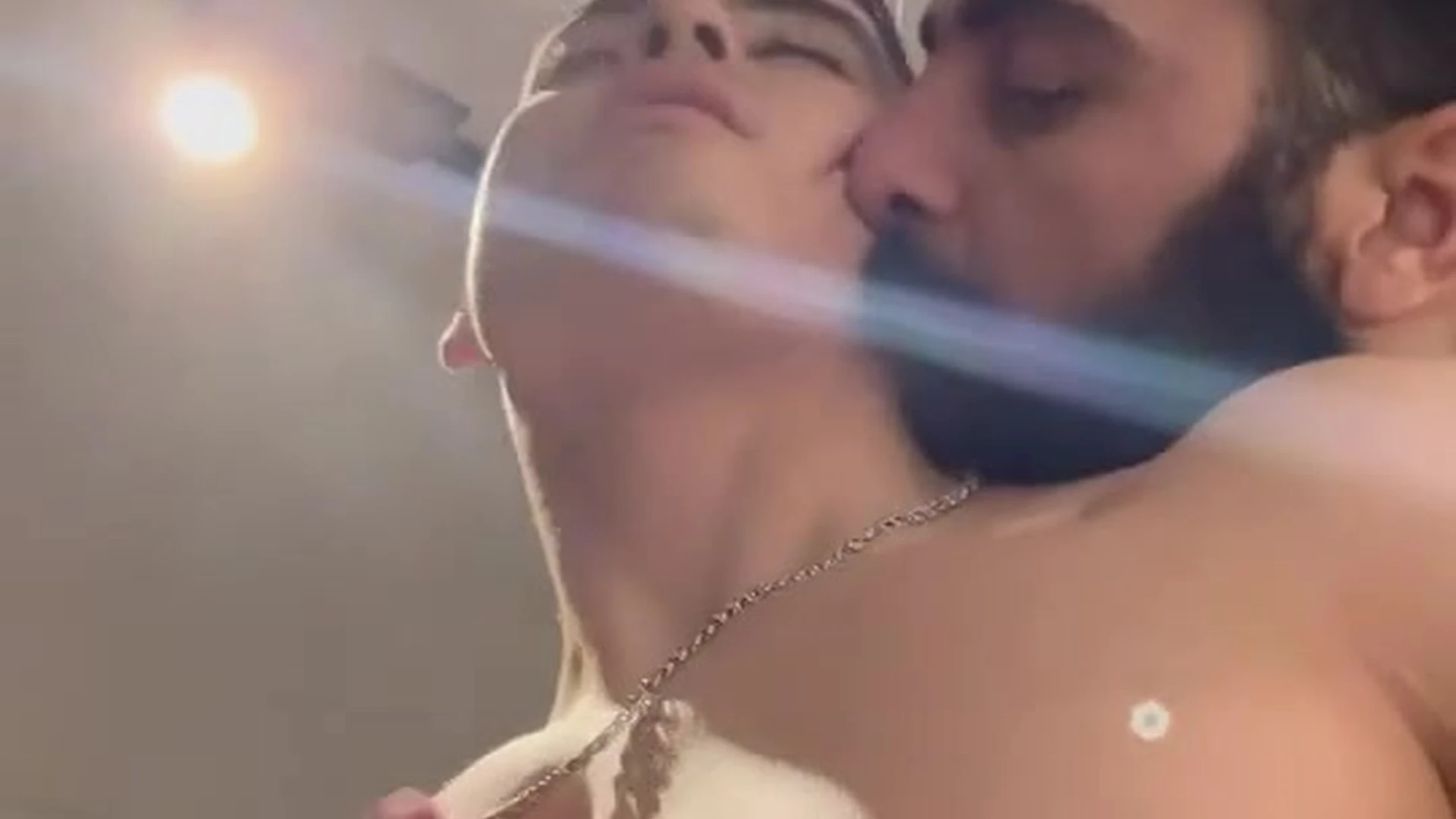 Latino hunk Evan Peix evanpeix gets fucked by sexy arab sheikh
3