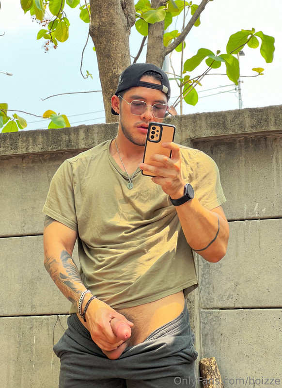 boizze_boiz boizze big pecs
1