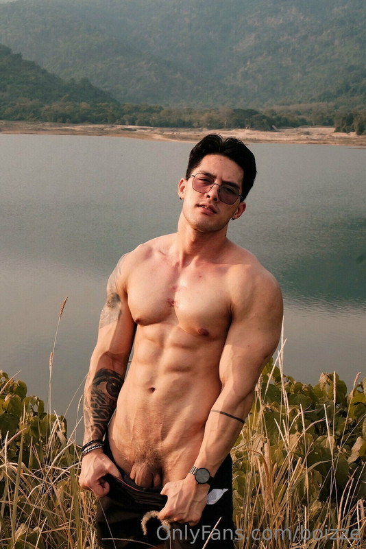 boizze_boiz Thaksakon Pomyukol nude pecs
0