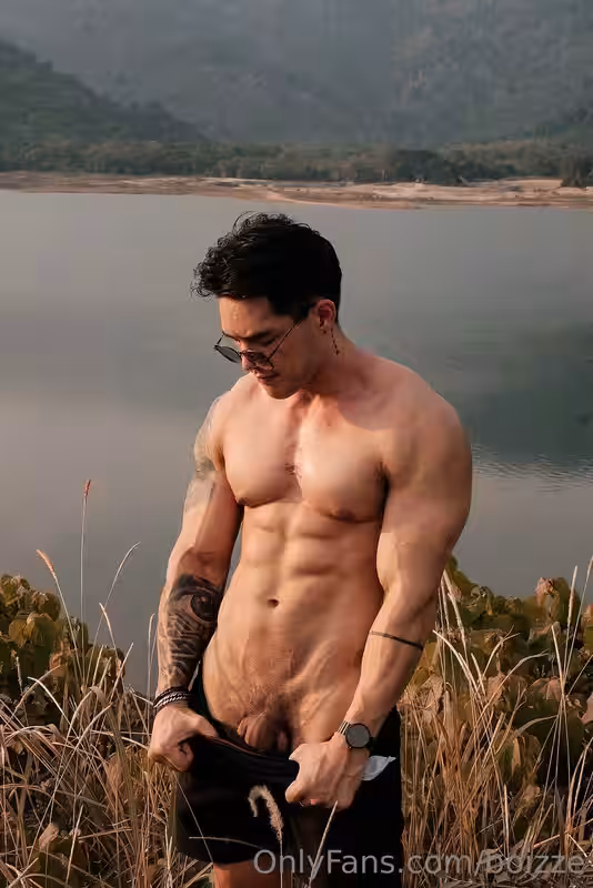 Epic Affectionate thai Thaksakon Pomyukol hunk
0