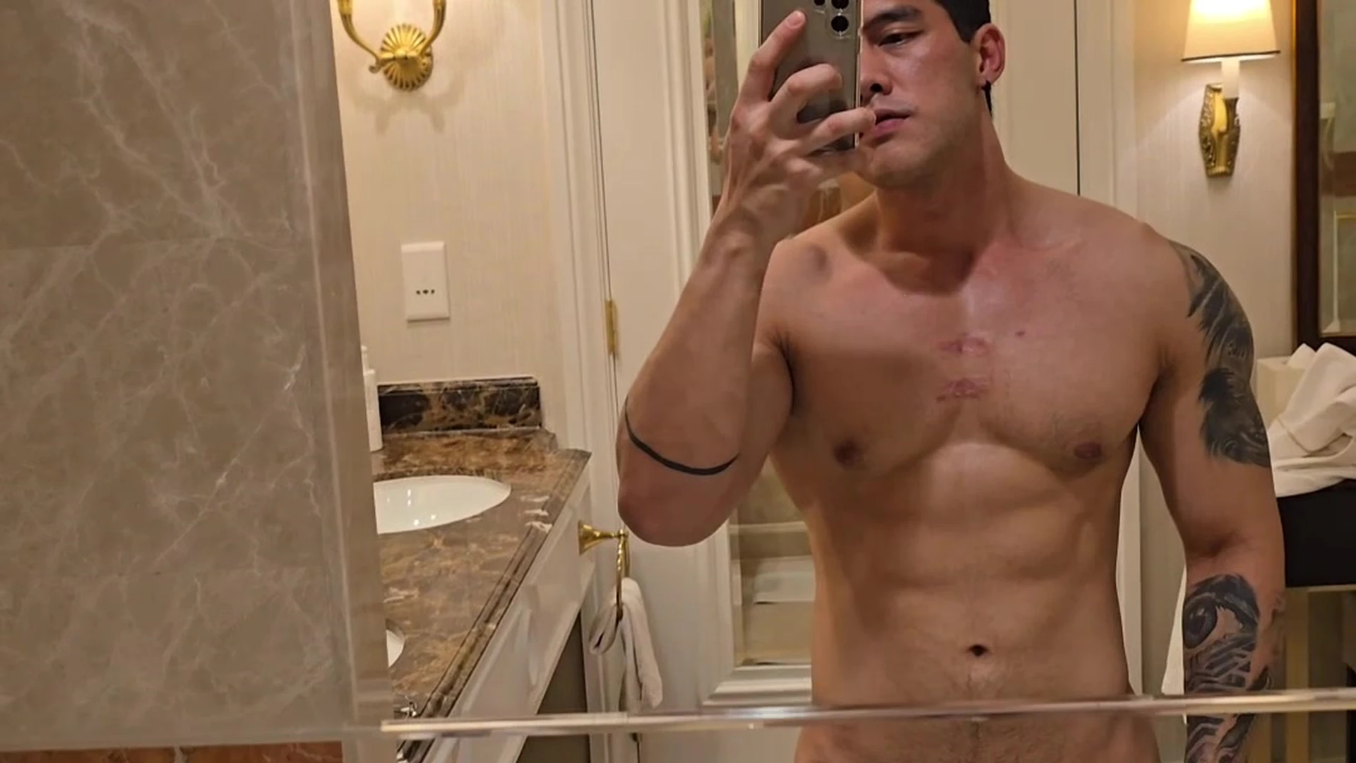 Epic Shrewd boizze_boiz Thaksakon Pomyukol muscle
1