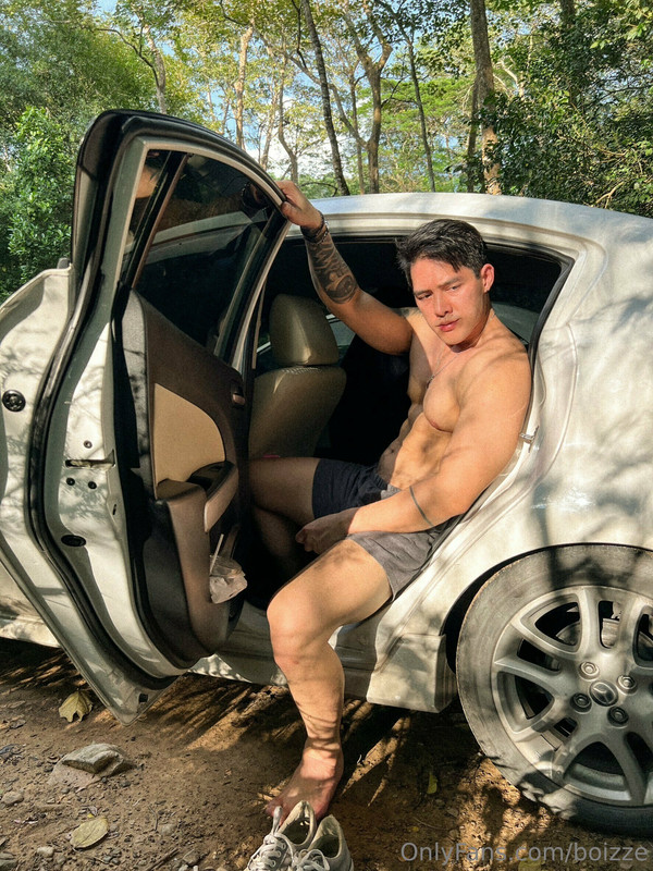 model boizze nude pecs Exposed
0
