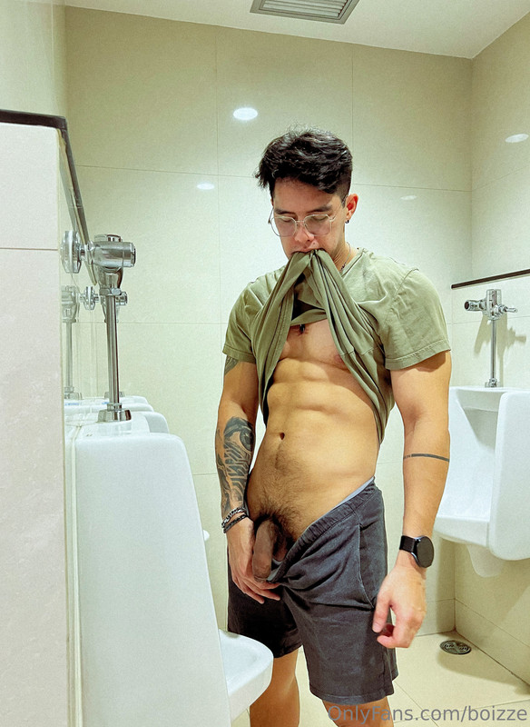 Sensational model Thaksakon Pomyukol sex tape
1