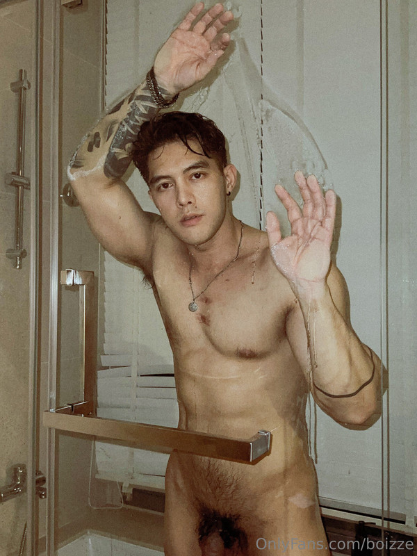 sexy boizze_boiz Thaksakon Pomyukol ass
0