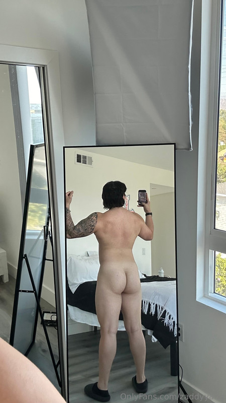 sexy hoe JERKING OFF  Zaddy Yang zaddyyang onlyfans
0