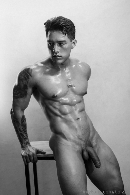 Skilled stroking his cock thai boizze
1