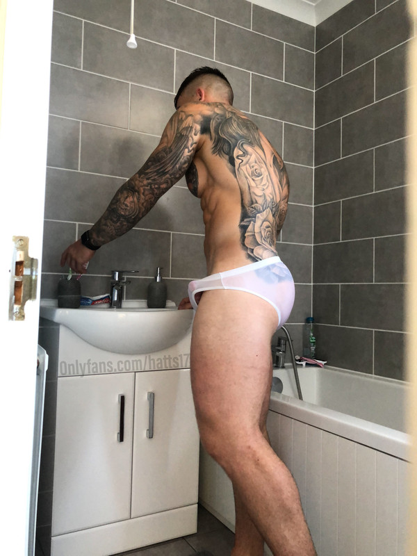 adorable personal trainer Chris Hatton
0