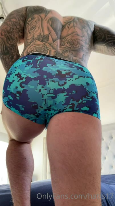 adorable wanking off personal trainer Chris Hatton leaks
0