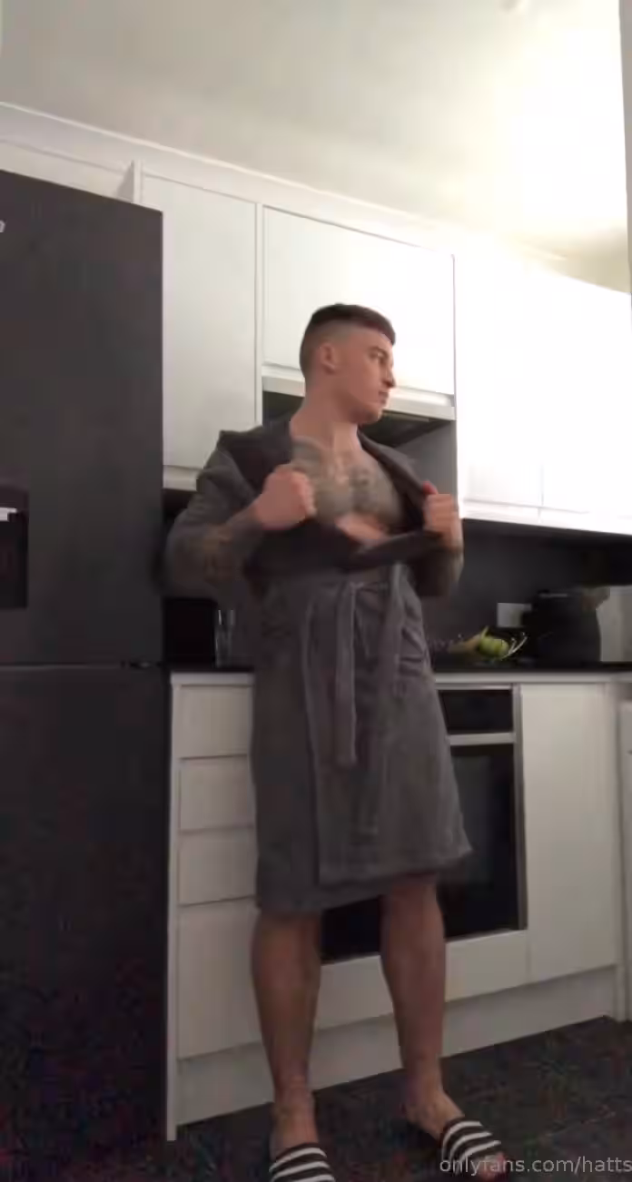 Amicable masturbating personal trainer Chris Hatton leak pic
0