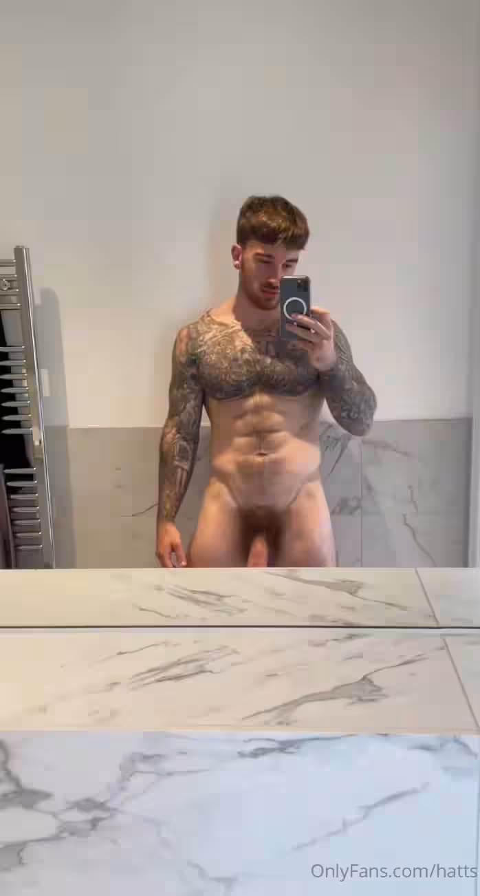 Babe personal trainer Chris Hatton of
0