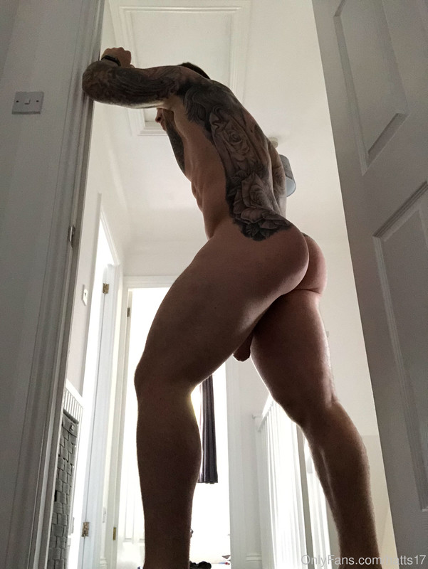 bitch boy personal trainer Chris Hatton Nude fansly
0