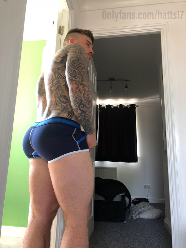 Devoted personal trainer Chris Hatton onlyfams
0