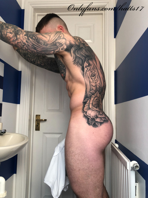 Effervescent personal trainer Chris Hatton Vid Sensational
1