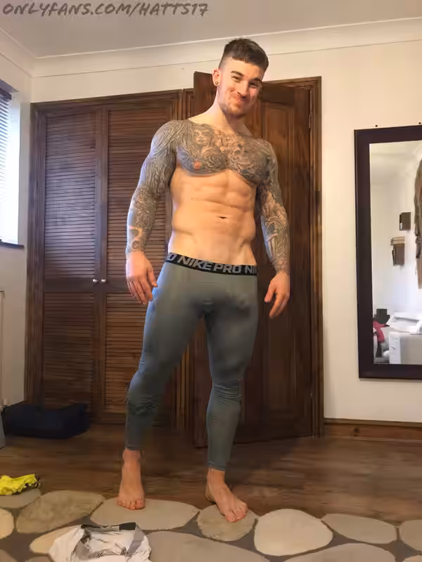 Exposed Affectionate personal trainer Chris Hatton fuck
0