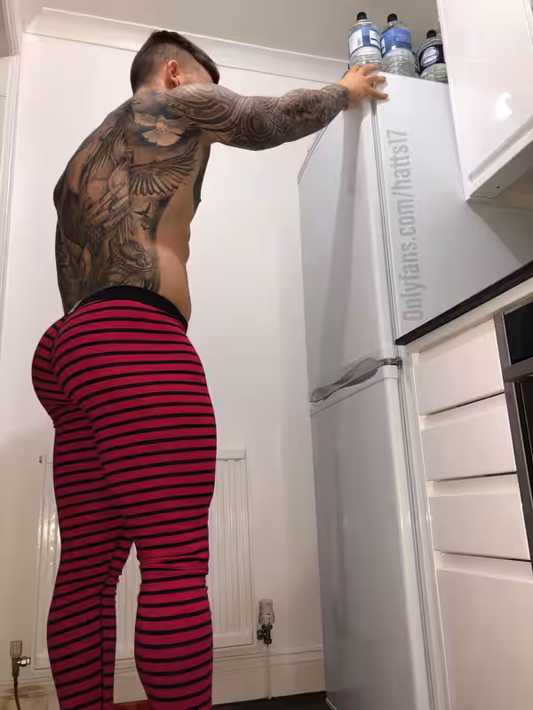 Exposed brave personal trainer Chris Hatton Porn EXPOSED
0