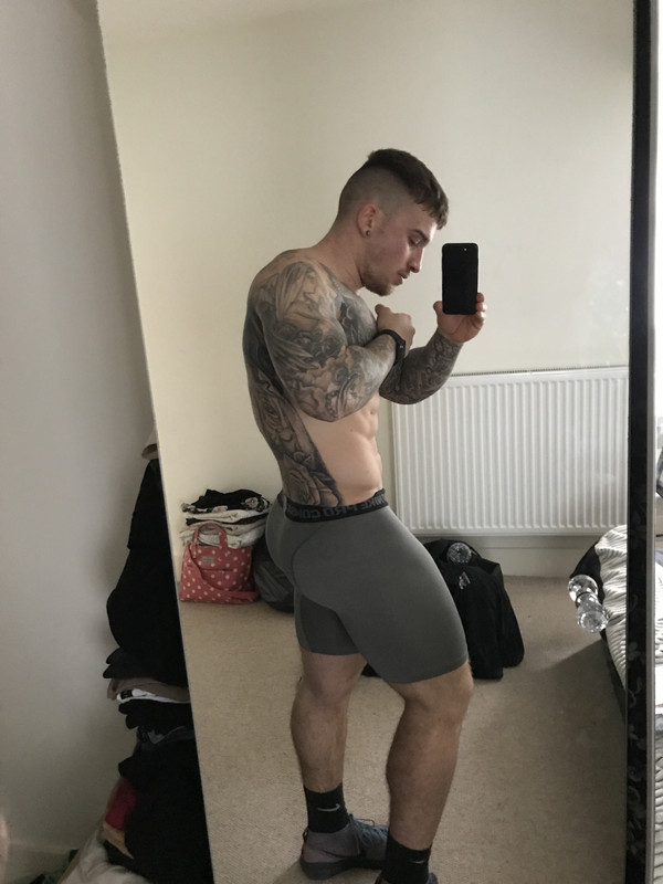 Exposed pretty personal trainer Chris Hatton   special video
0