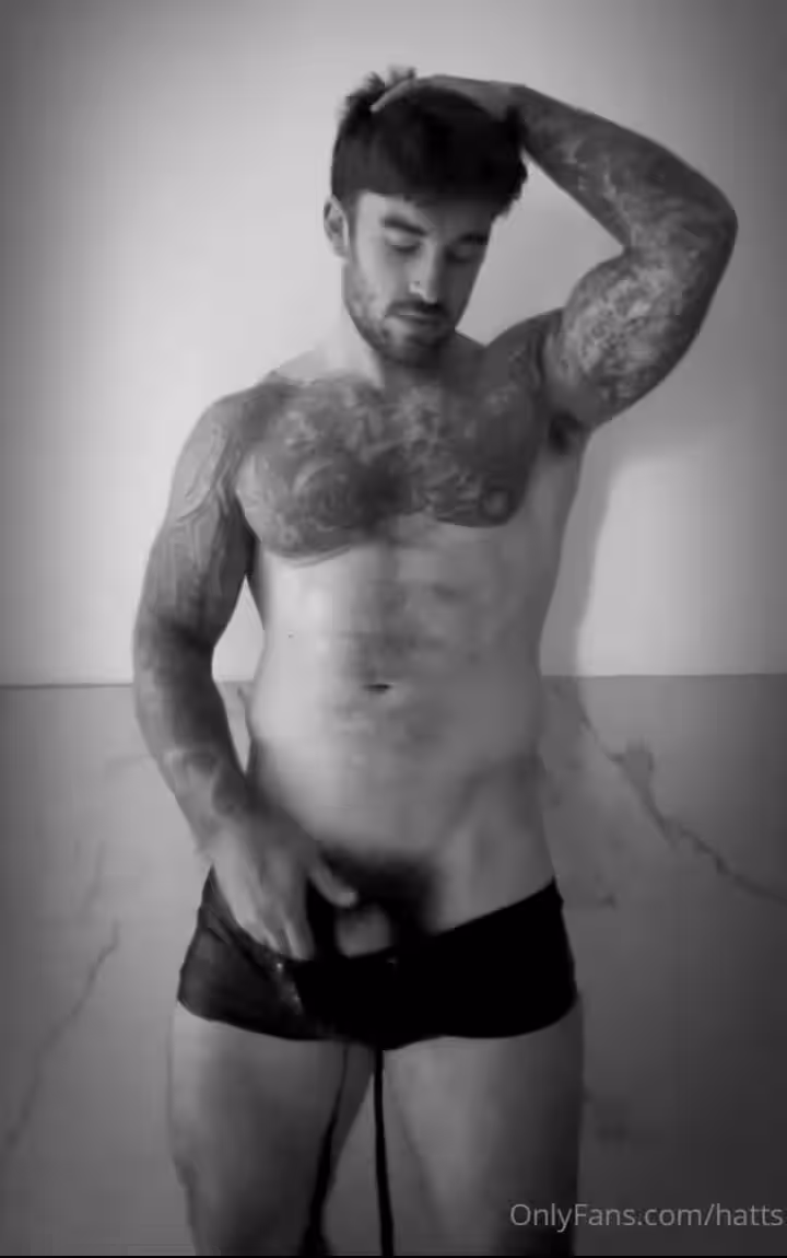 personal trainer Chris Hatton leaked nudes
0