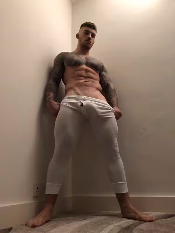 personal trainer Chris Hatton nude ass
0