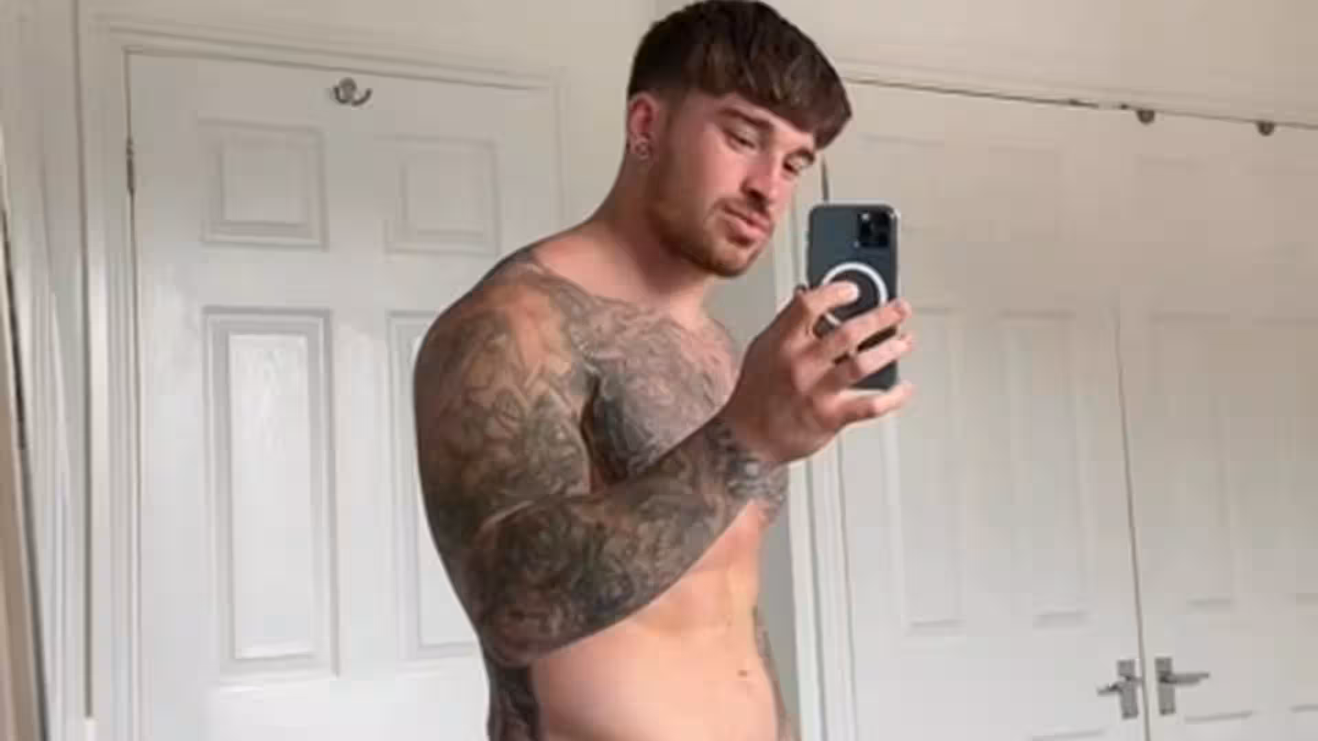 personal trainer Chris Hatton of
0