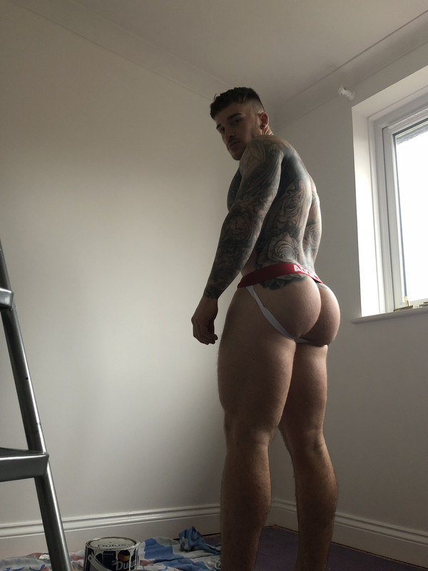 Sensational Babe personal trainer Hatts17
0